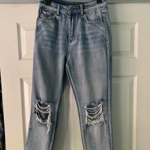 BOOHOO High Waisted Ripped Mom / Boyfriend Jeans